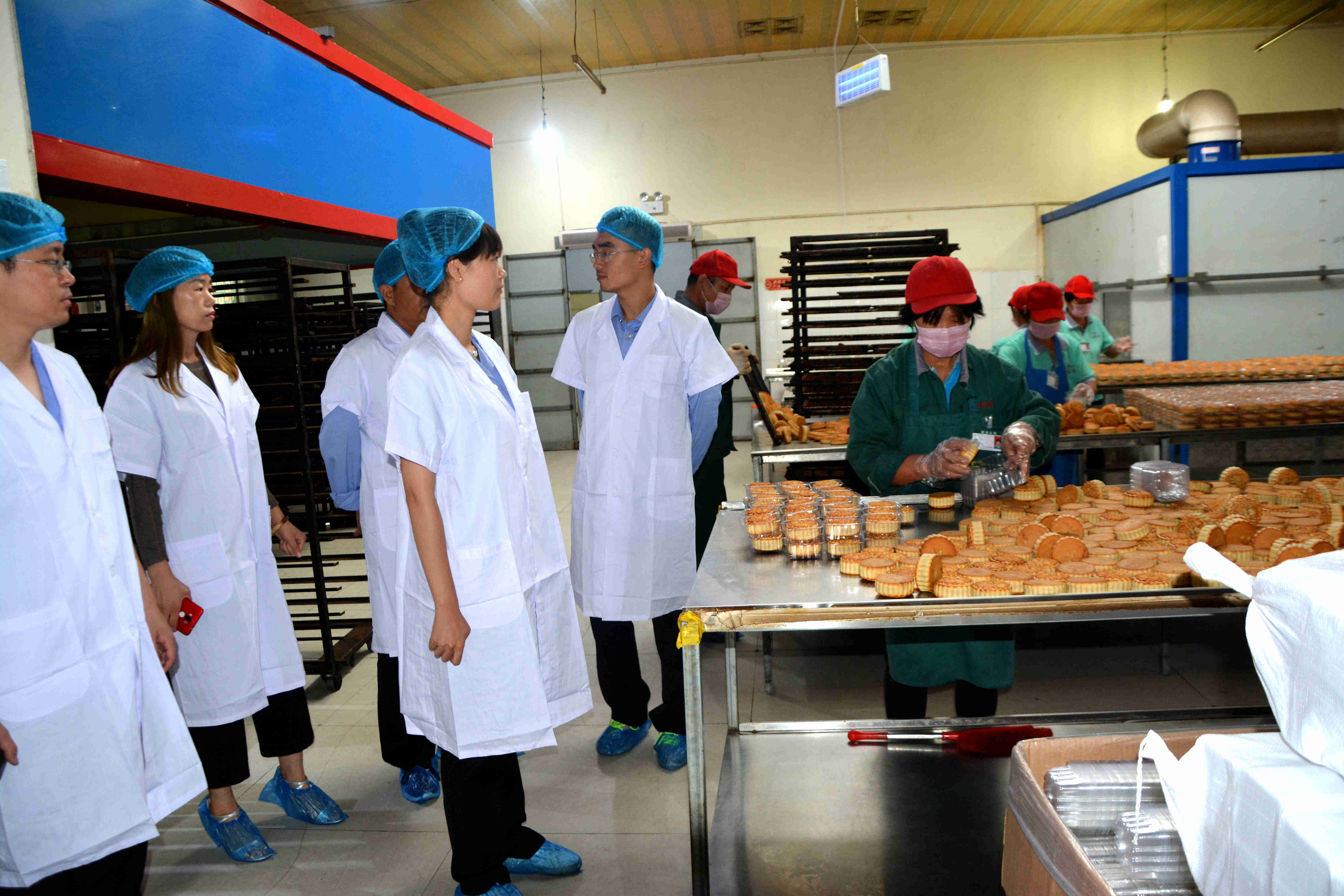 汝州市食药监局检查月饼生产销售企业 加强“两节”食品安全监管工作